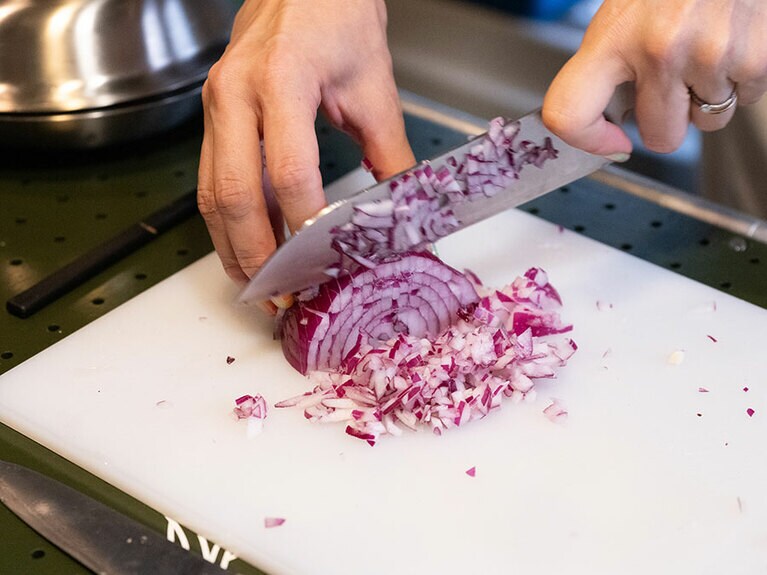 フレッシュで辛みの少ない赤玉ねぎはメキシコ料理に欠かせない食材。