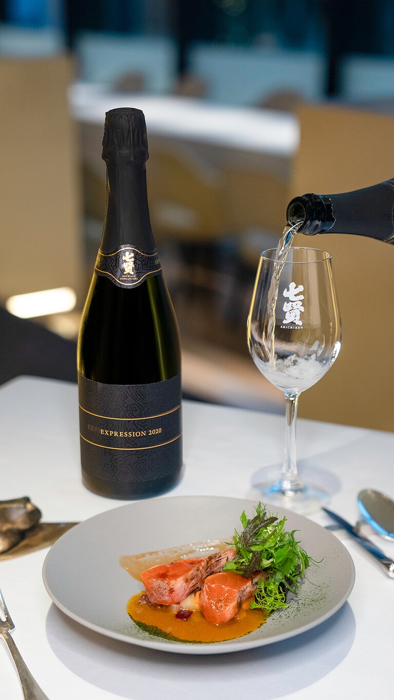 「長野県七二会産ソルガム、富士の介の炭火焼き、季節野菜」と「Expression2020」。