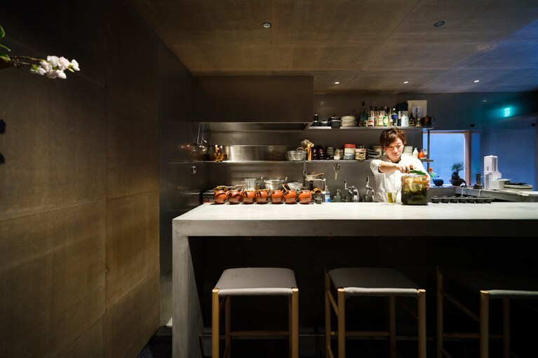 「小倉屋山本」直営。だし巻き玉子などのランチも人気だ。