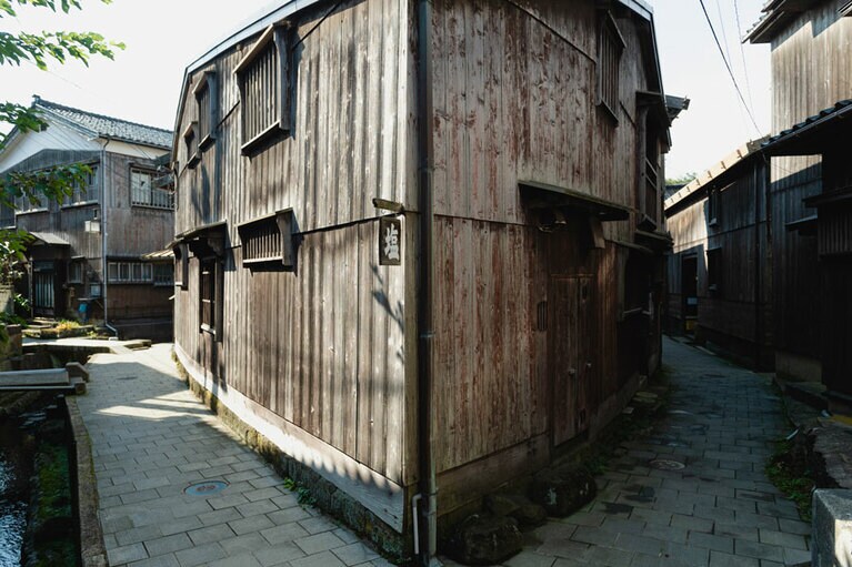 十分な広さがなく、三角形の土地に建てられた「三角家」も見どころのひとつ。吉永小百合さんが出演するJR東日本「大人の休日倶楽部」のテレビCMにも登場した。