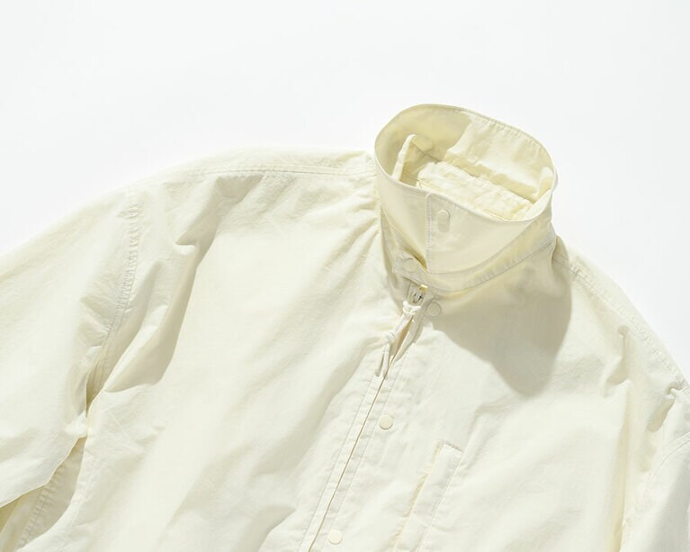 ボリュームスリーブコクーンブルゾン 8,990円。一部店舗とオンラインストアで販売。