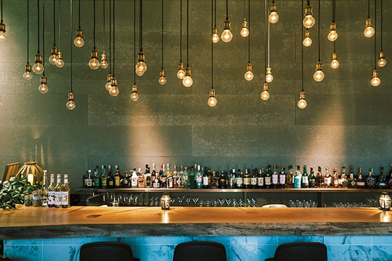 バーには女性のひとり客も度々訪れるそう。