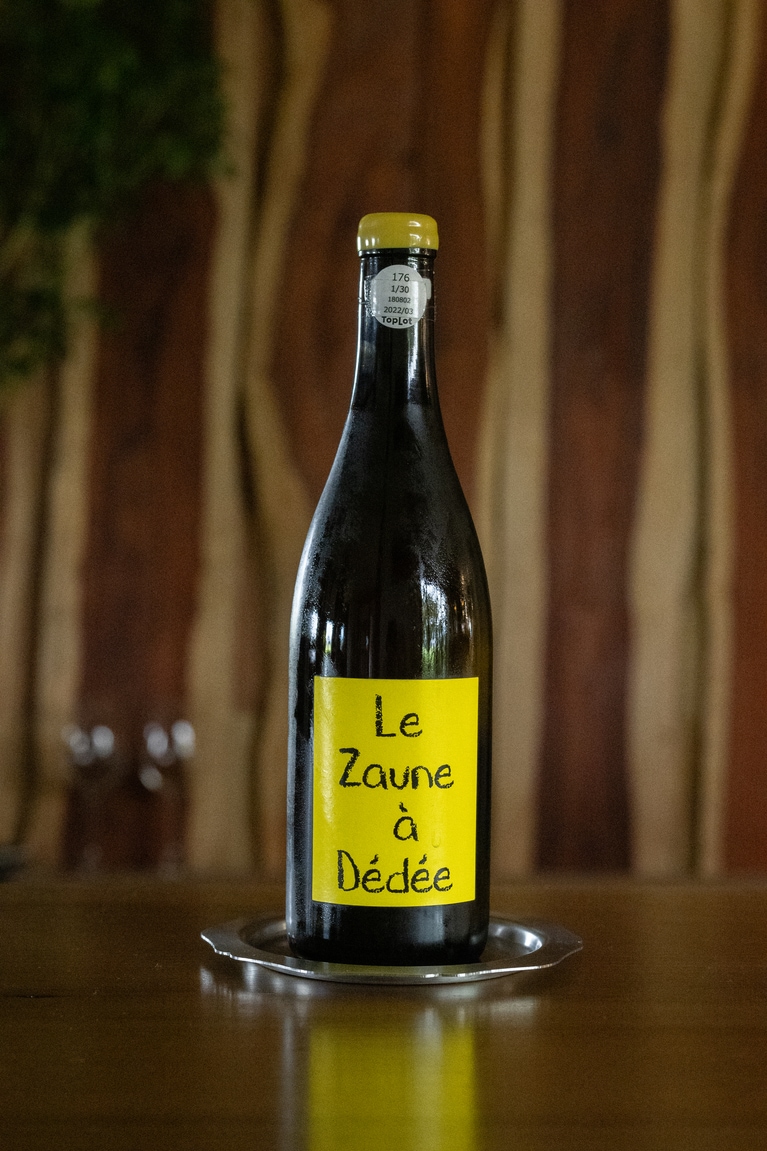 「あかもんと佐渡産レモンチェッロ」には、サヴァニャンとゲヴュルツトラミネールのブレントドワイン、アンヌ＆ジャン・フランソワ・ガヌヴァの「ルゾーヌ・ア・デデ」を組み合わせ。「香りが華やか。かぼちゃと合わせると甘い香りがします。かぼちゃを煮たような味に近いかもしれません。複雑でオレンジの皮の苦味のようなニュアンスもあります」