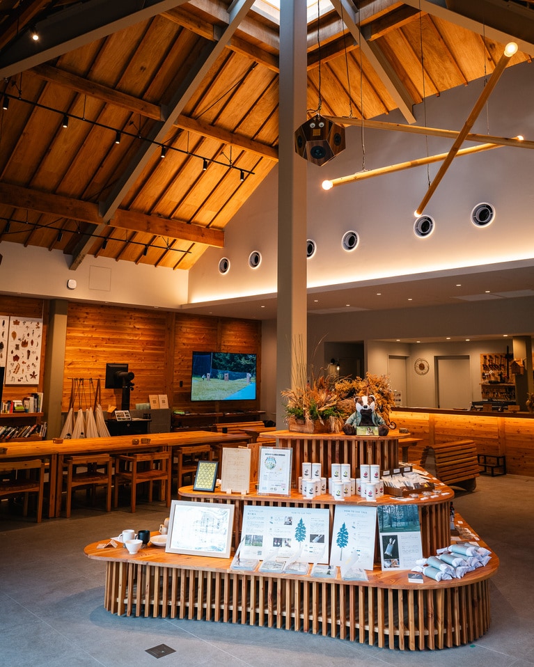 「TENOHA蓼科」では、地域の資源を活用したお土産も多くそろいます。