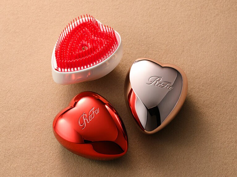 リファハートブラシ〈左上から時計回りにオーロラホワイト、ローズゴールド、シャインレッド〉各2,970円／MTG