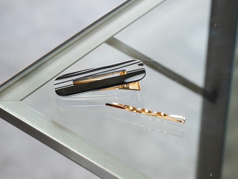 「ソフトな雰囲気の変化球アップ」に使用したヘアクリップ＆ヘアピン。