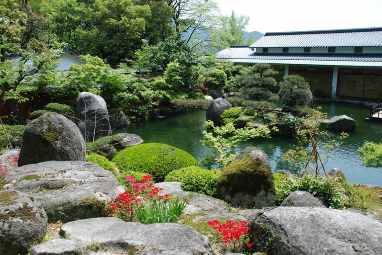 秋月温泉 料亭旅館 清流庵［福岡／秋月温泉］日本庭園 夏。