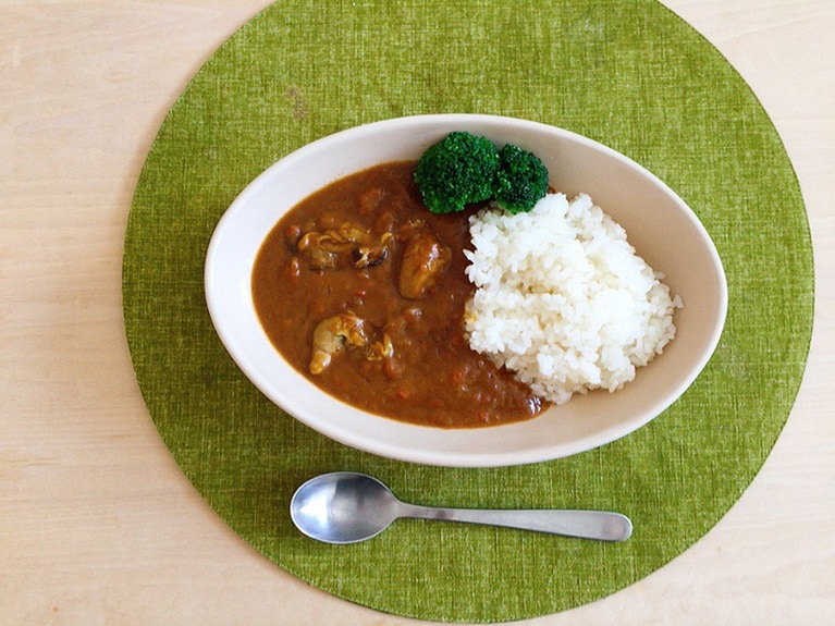 写真では重みで若干沈んでしまっていますが、大粒のかきがごろっと入っています。ブロッコリーを添えてみました。