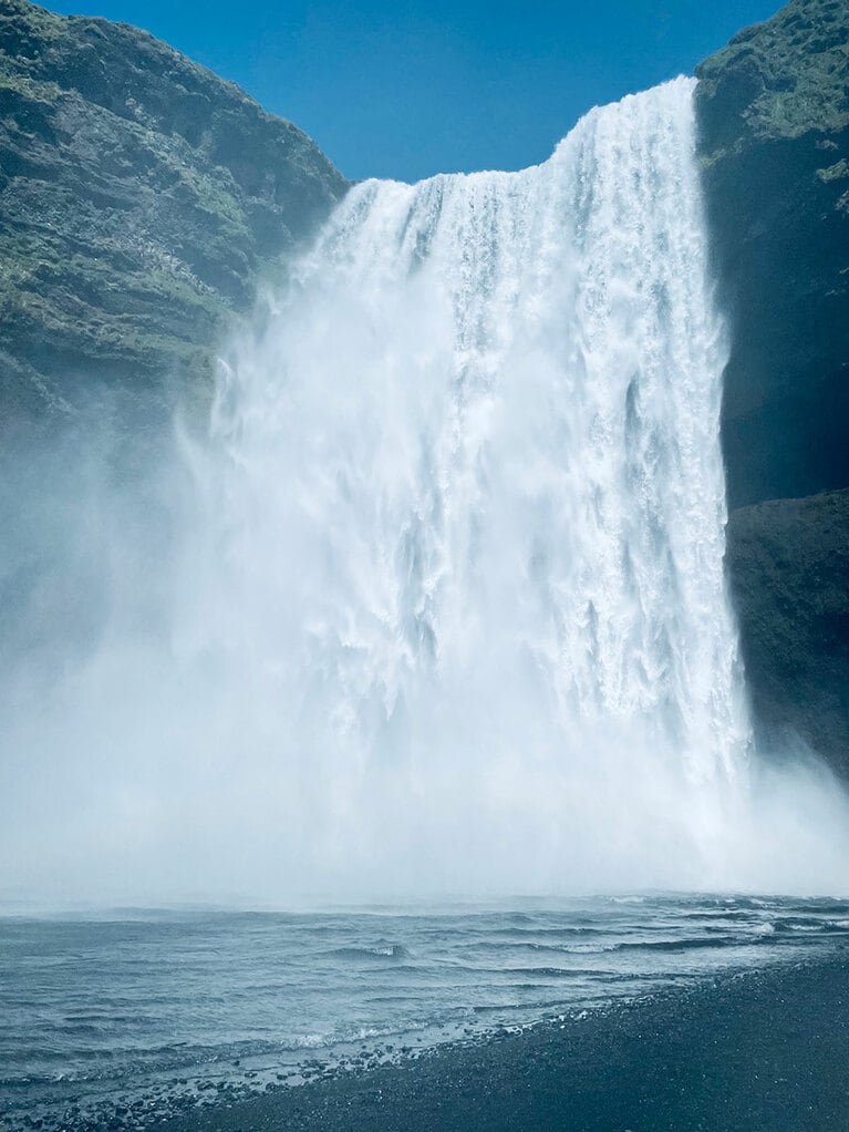 正面からのスコウガフォス。