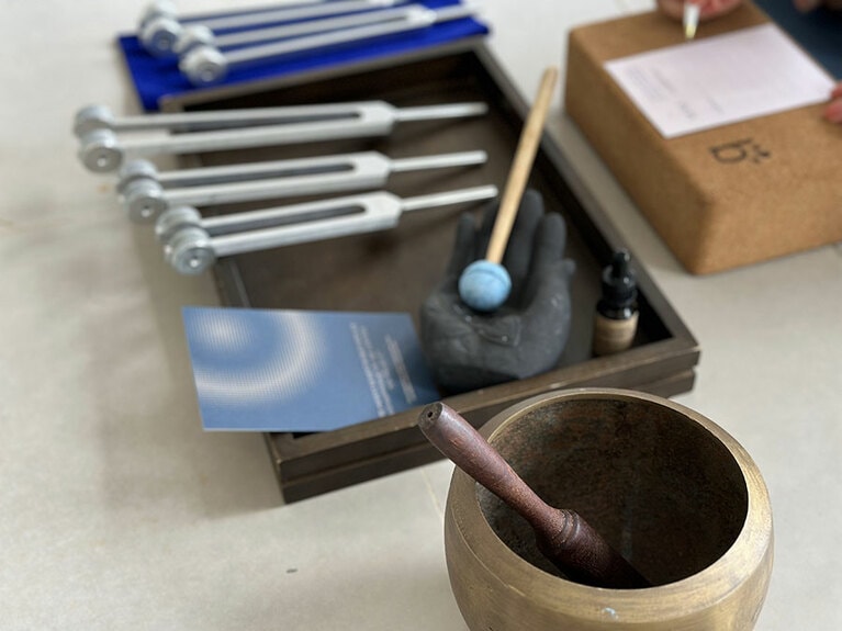 瞑想を終えた後は「感謝していること」を紙に3つ書き留める。