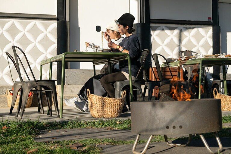 外にはある焚き火台は、お店に許可を得れば使用することも可能。