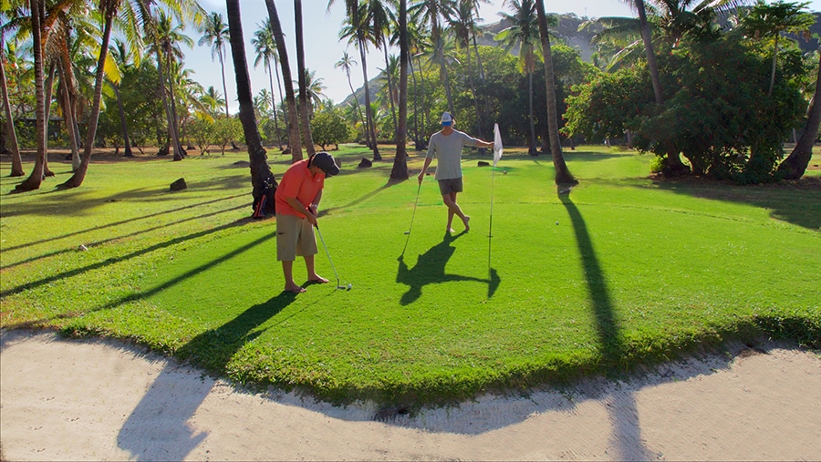 島の内陸では9ホールのゴルフコースも。