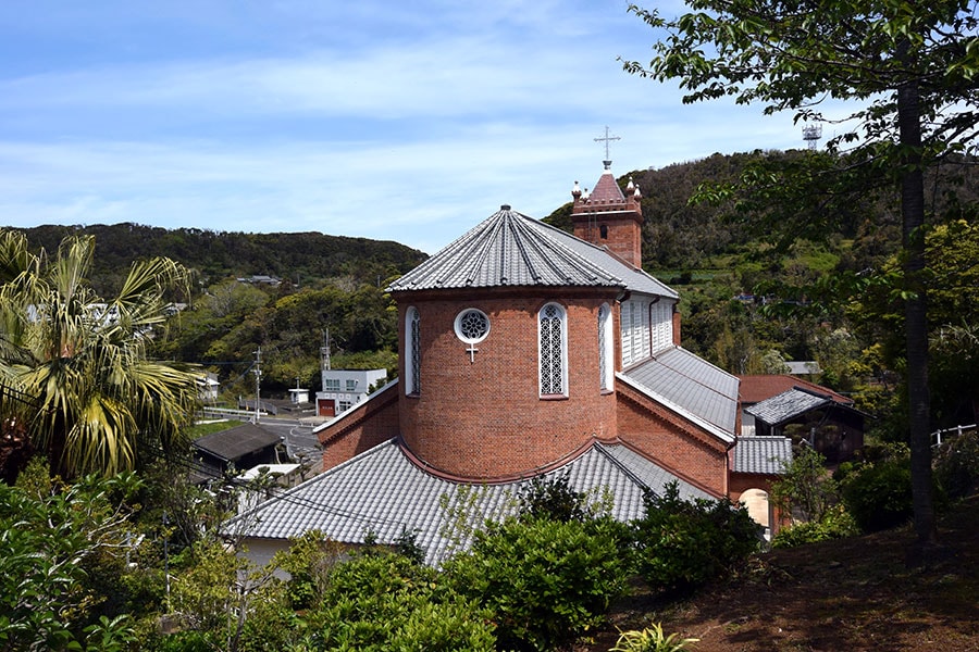 背部がカーブを描いたドーム状のデザインは、黒島天主堂のみ。