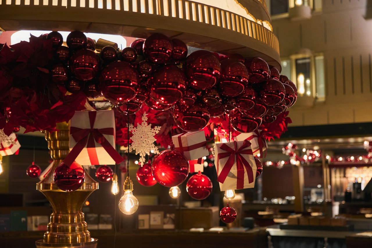 赤を基調にした飾り付け。