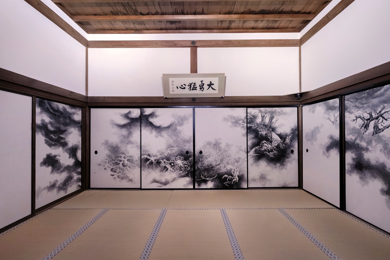 誕生したばかりの龍を描いた第1の龍。