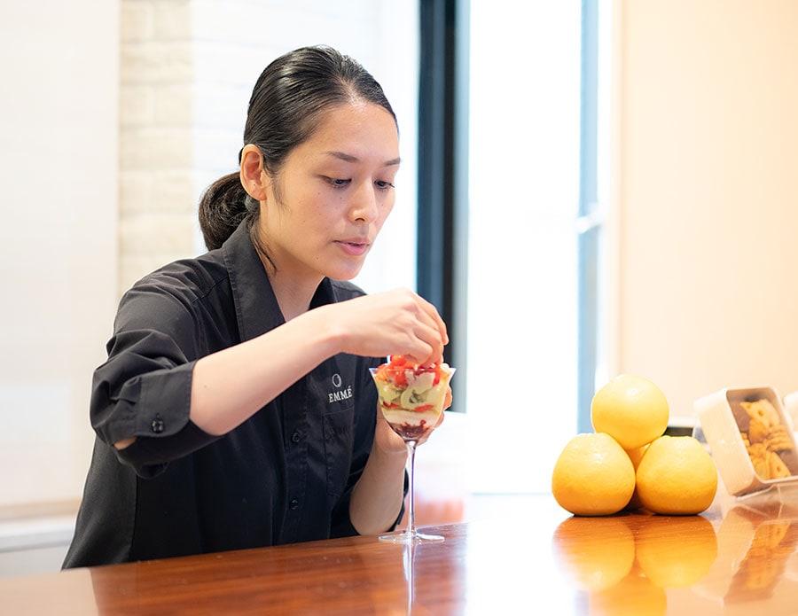 「さくらんぼと枝豆のクラフティなパフェ」。