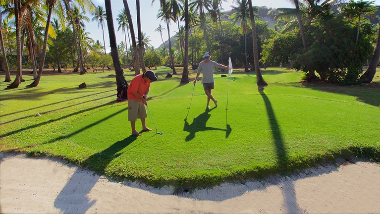 島の内陸では9ホールのゴルフコースも。