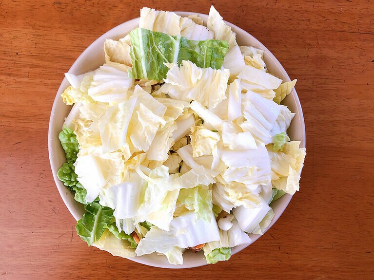 調味料をかけ、残りの白菜を上にかぶせる。