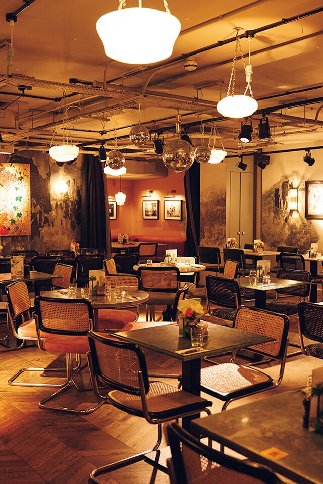 地階のダイニングエリア。