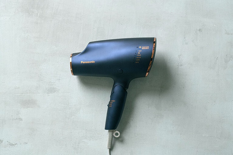 【paku☆chanさんのマイベストコスメ】ヘアードライヤー ナノケア EH-NA0E 30,000円(編集部調べ)／パナソニック