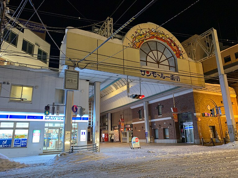 屋台村は、アーケード「サンモール一番街」の中にある。