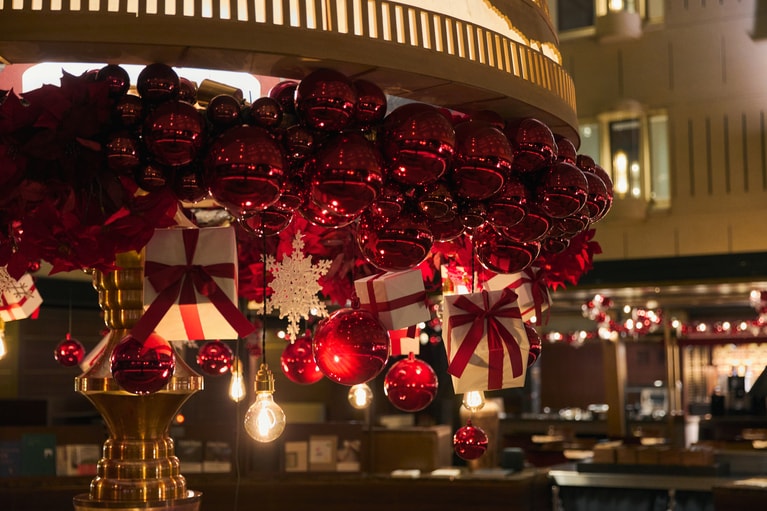 赤を基調にした飾り付け。