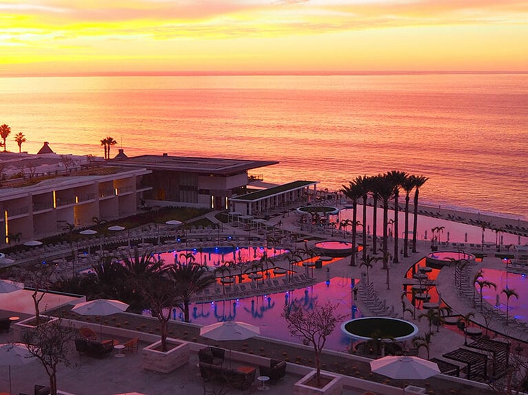 大人だけのオールインクルーシブホテルで迎える朝。