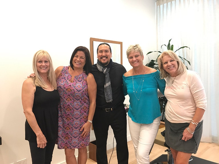 グループで訪れていたアメリカ人マダムたち。ビリー氏にスタイリングしてもらって、歌い出してしまう人もいたほど満面の笑顔で帰って行った。