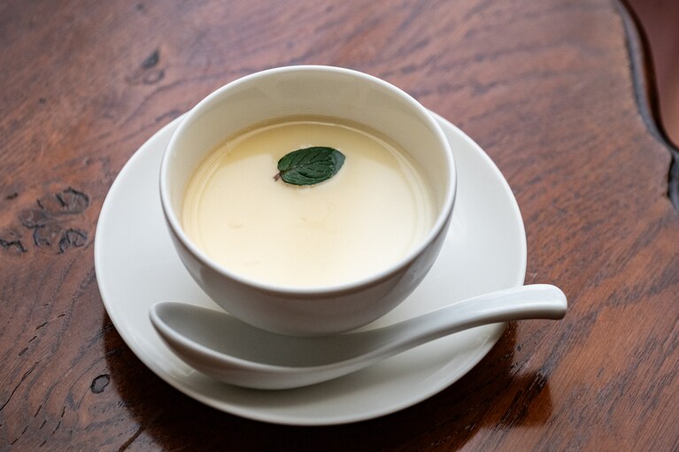 夢見ごこち、なめらか杏仁豆腐。