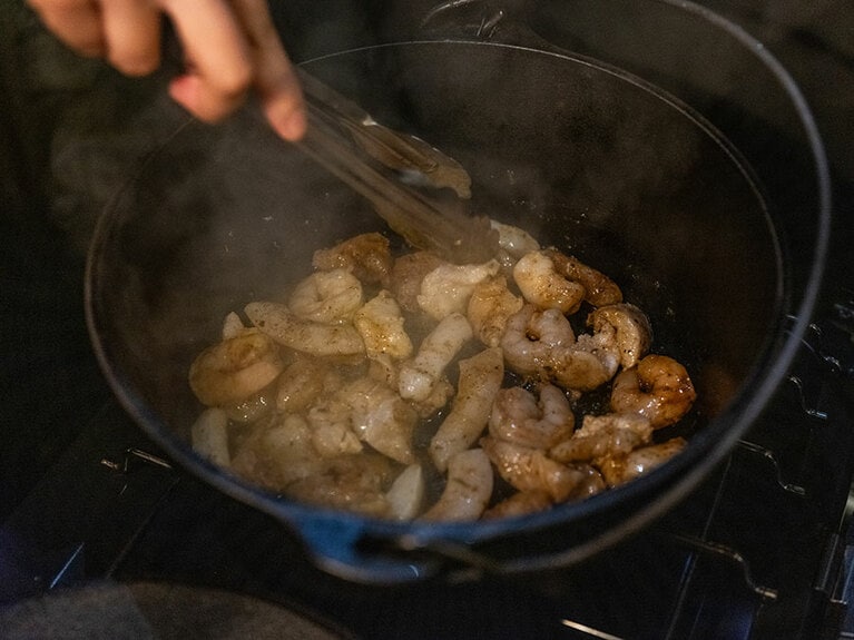 えびは加熱しすぎると縮むので、火が通ったら早めに取り出すのがポイント！