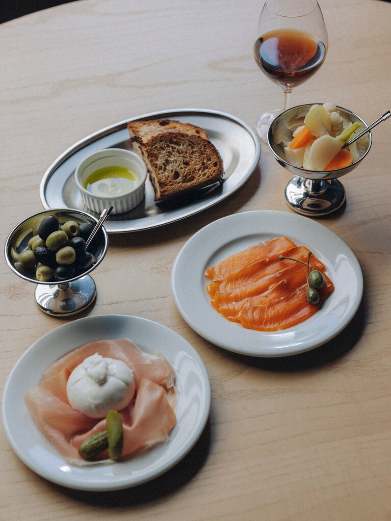 Eveningメニューの一例。ワイン片手に大人時間を満喫したり、夜カフェとしてゆっくり過ごすのもおすすめ。貸切パーティーなども相談可能。