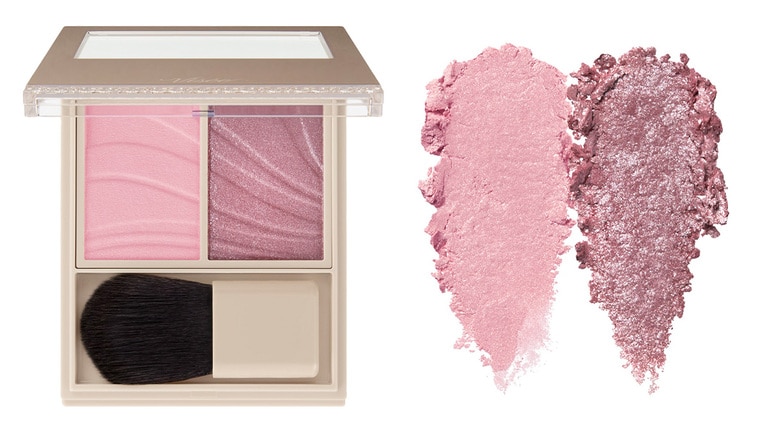 現在人気No.1のRO-3 ローズモーヴ。左の白みのあるピンクは、ピンクが全面に出ないのでハイライトとして頬以外に使っている人も。