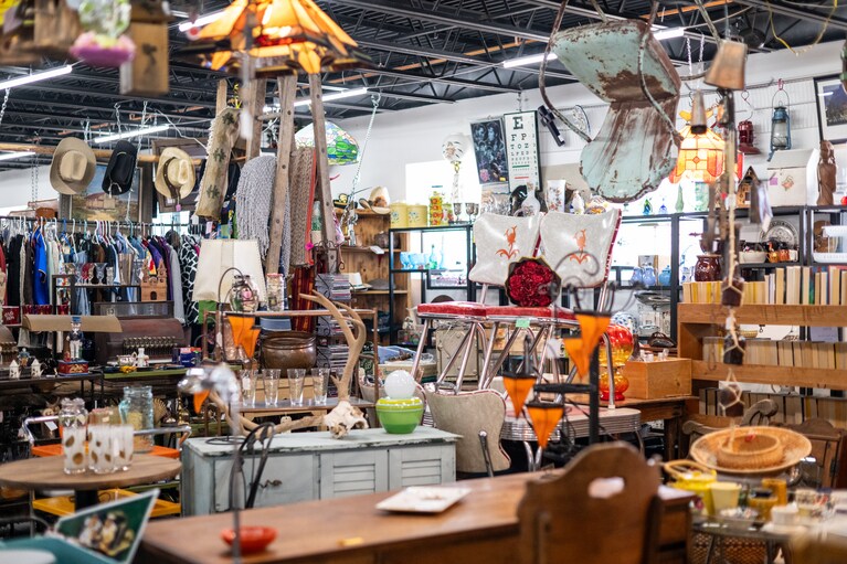 【Vintage Vault @ NobHill】11:00～17:00　水曜休　vintagevaultabq.com