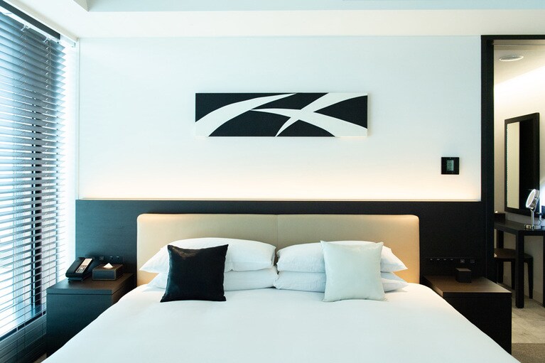 「オーシャンビュー テラス スイート(ROOM)」のベッドルーム。