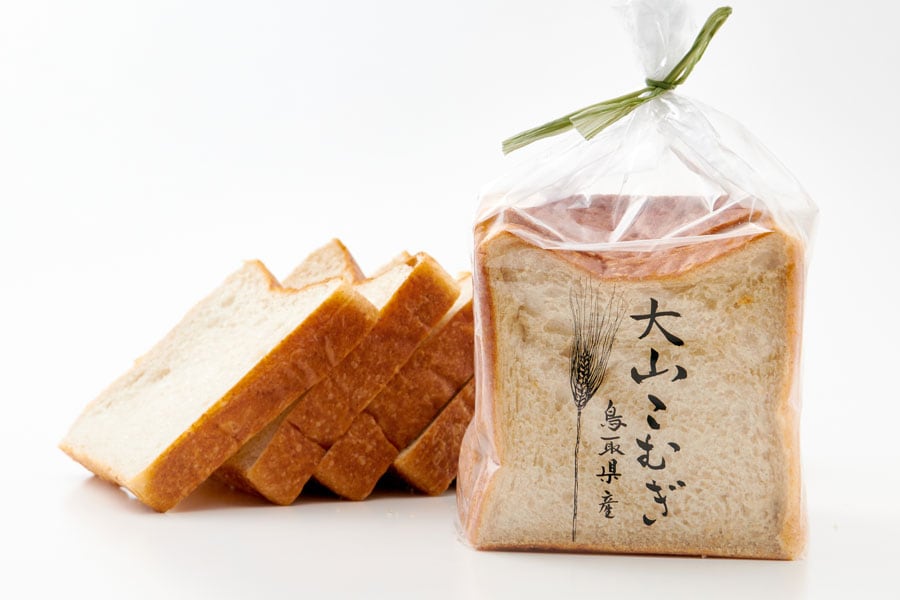 ひがしやまマーケット BREAD＆DELI「石臼挽き粉の食パン～大山こむぎ～」1斤 440円／鳥取県