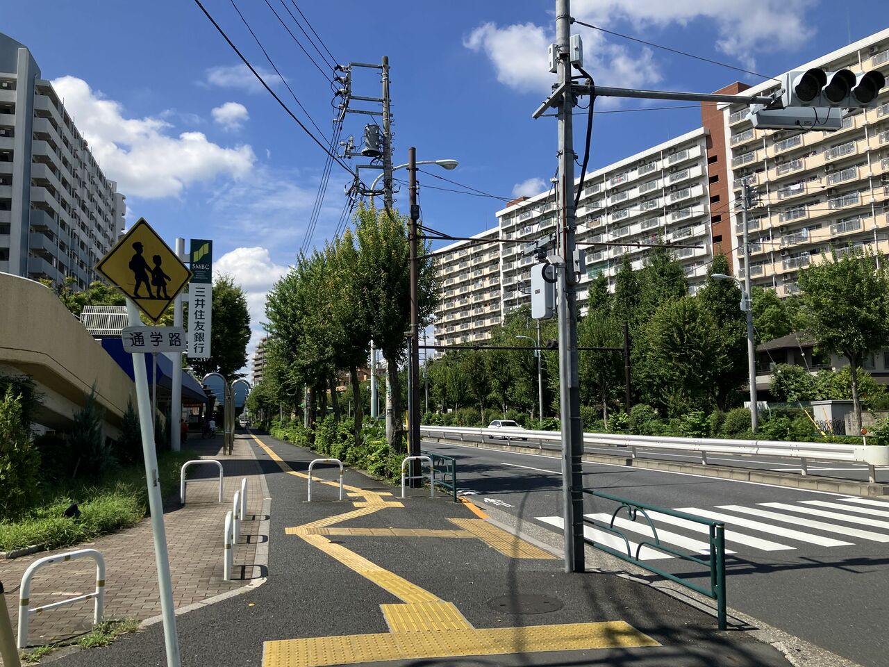 北赤羽から先はマンションなどの住宅街が続く