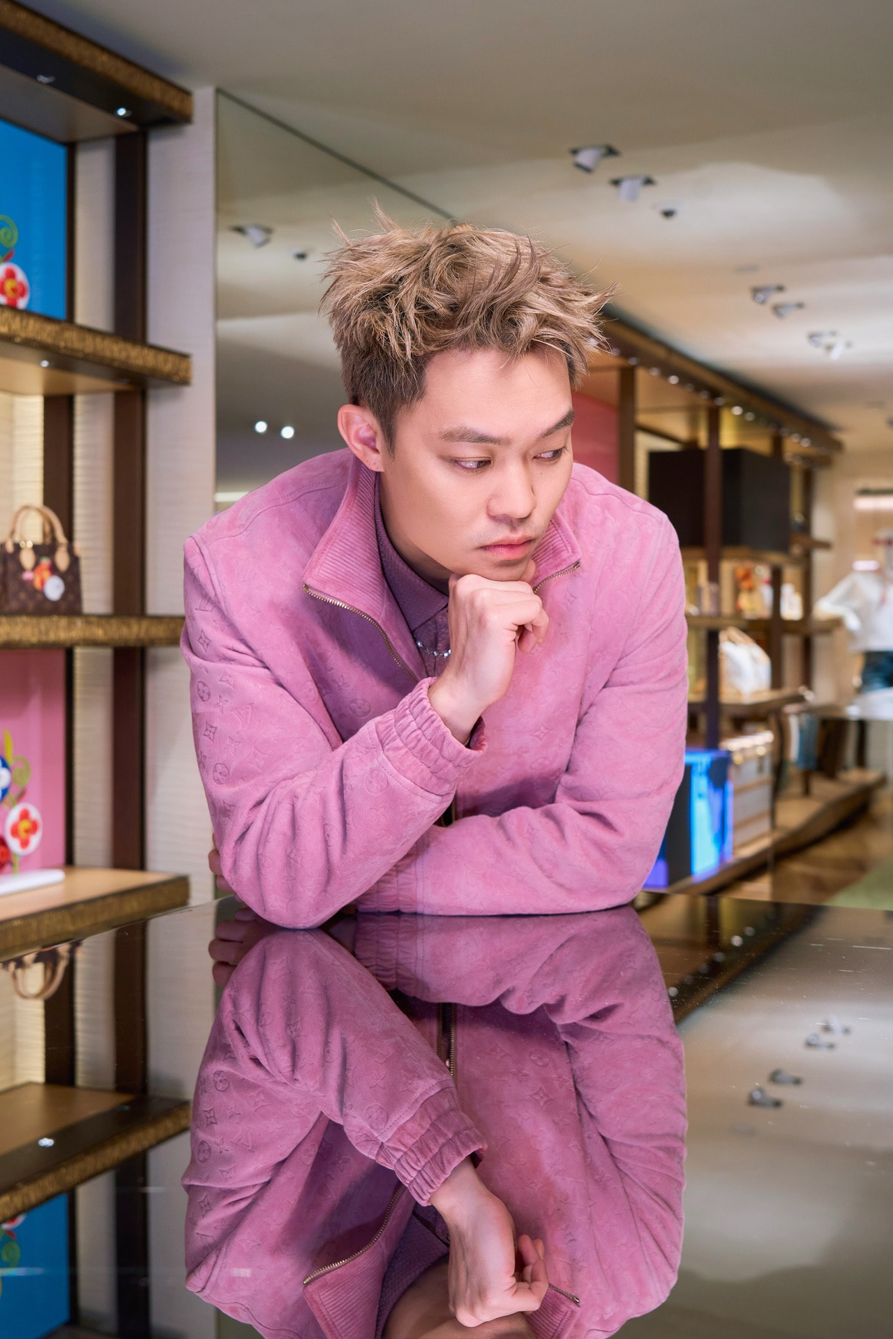 香港映画『トワイライト・ウォリアーズ　決戦！ 九龍城砦』で黒社会組織の若頭・十二少（サップイーシウ）役を演じ人気急上昇中のトニー・ウーさん。