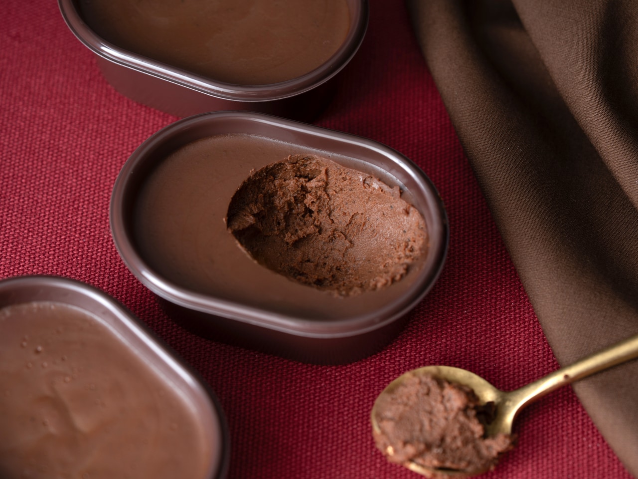 成城石井自家製 カカオ66％チョコレートと紅茶の焼きショコラ 2個647円。