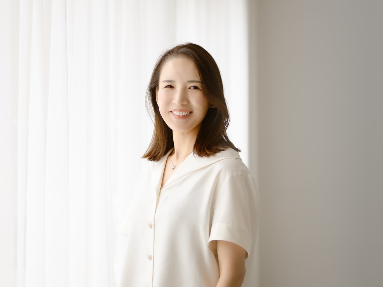 産婦人科専門医の山村菜実先生。プライベートでは三児の母でもある。