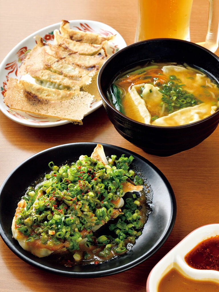 上から、源ちゃん焼き餃子 300円、青の水餃子 500円、ネギ味噌餃子 430円／味噌と餃子の青源 パセオ店