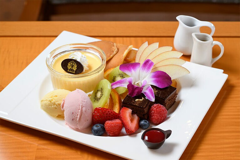 開業90周年を記念したスペシャルなプレート「90thプリン ア ラ モード」(限定30食)1,800円。