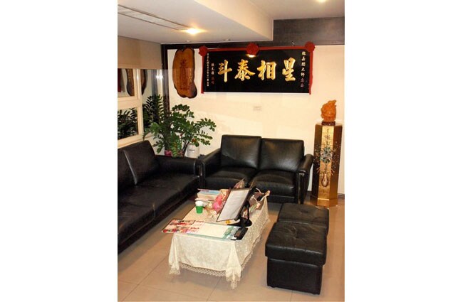 オフィス内待合室。