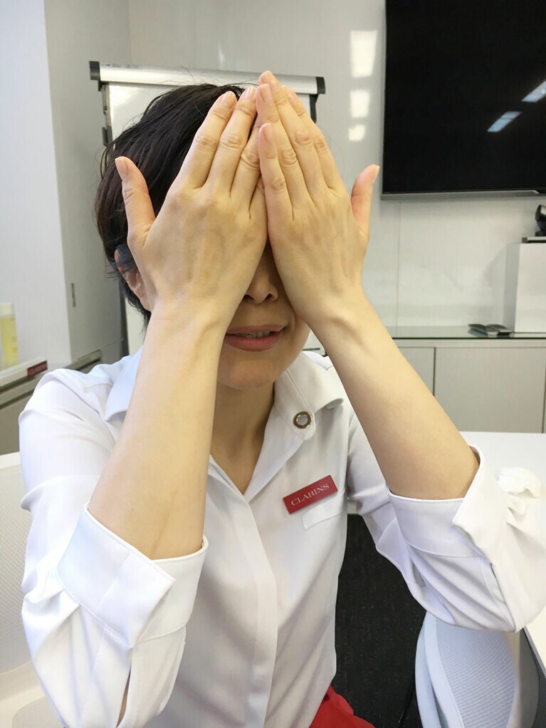 ③顔上部の中心