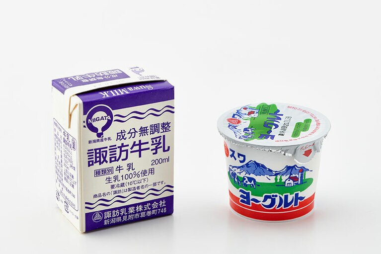 左から：諏訪牛乳 100円前後(200㎖)、スワヨーグルト 300円前後(100g×3個)／諏訪乳業※販売店により価格は異なる。