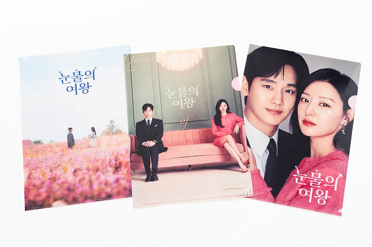 「クリアファイルB」 1,600円。