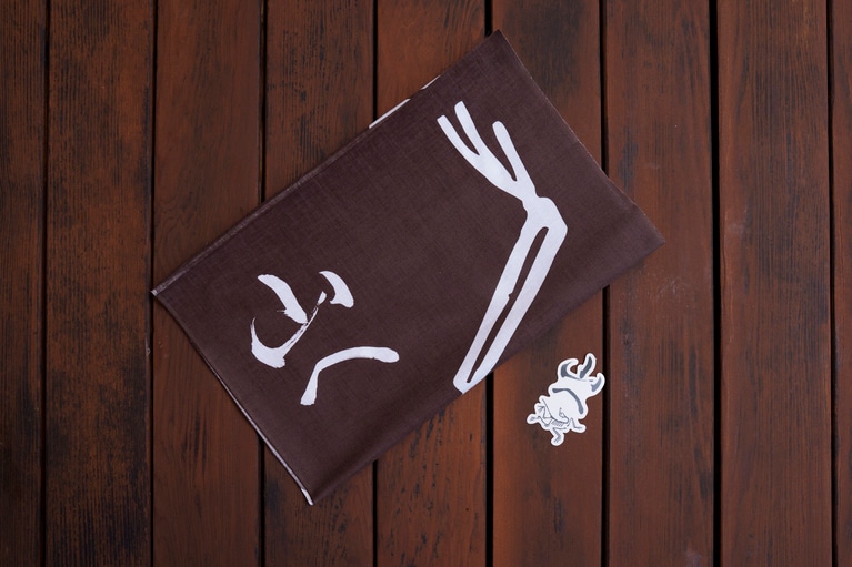 和を感じさせるデザインがかわいい手拭い＆ステッカー。