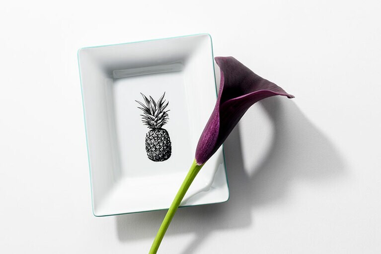 お皿としては使わず、大事に飾っている。