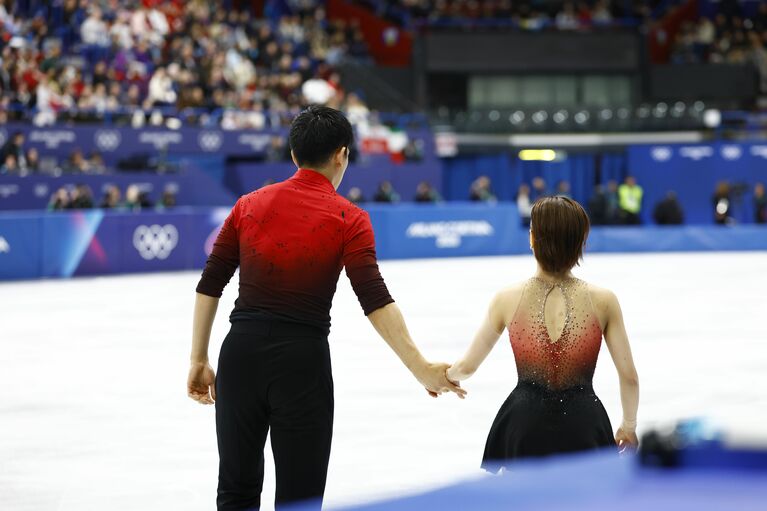 団体戦に挑むりくりゅう（三浦璃来、木原龍一）©JMPA