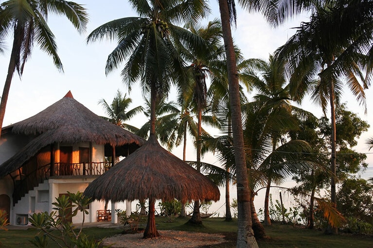 “ダーマン”と親しみを込めて呼ばれている日本人オーナーのお宿、ヴィラ・マーマリン。地元とのつながりが密接です。