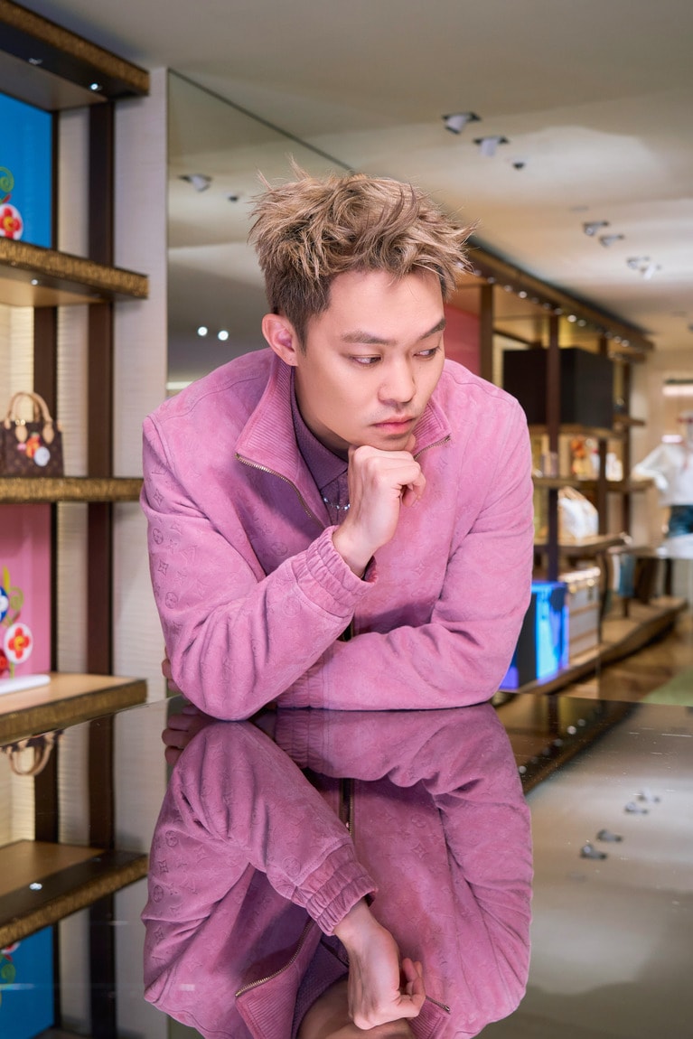 香港映画『トワイライト・ウォリアーズ　決戦！ 九龍城砦』で黒社会組織の若頭・十二少（サップイーシウ）役を演じ人気急上昇中のトニー・ウーさん。